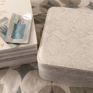 Sisley box and make-up remover lot of 3